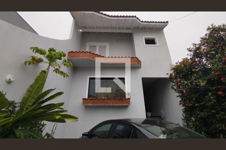 Casa à venda com 223m², 3 quartos e 2 vagas Casa à venda com 223m², 3 quartos e 2 vagasFachada