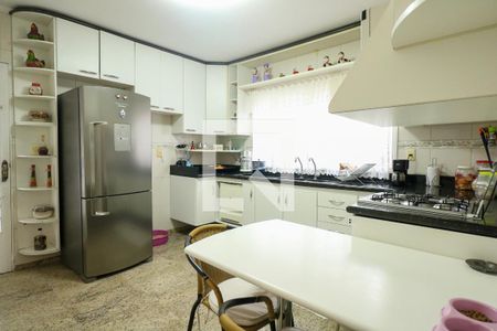 Casa à venda com 223m², 3 quartos e 2 vagas Casa à venda com 223m², 3 quartos e 2 vagasCozinha