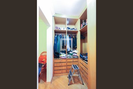 Casa à venda com 223m², 3 quartos e 2 vagas Casa à venda com 223m², 3 quartos e 2 vagasCloset da Suíte 1