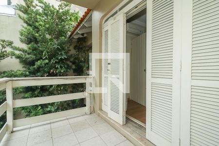 Casa à venda com 200m², 3 quartos e 1 vaga Casa à venda com 200m², 3 quartos e 1 vagaVaranda