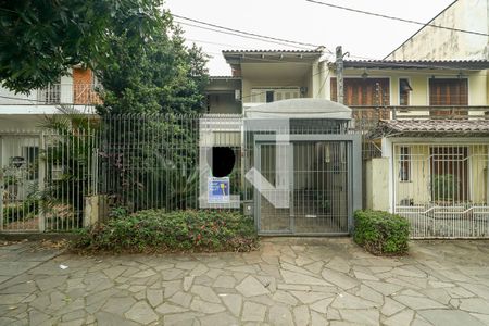 Casa à venda com 200m², 3 quartos e 1 vaga Casa à venda com 200m², 3 quartos e 1 vagaFachada