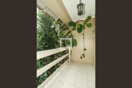 Casa à venda com 200m², 3 quartos e 1 vaga Casa à venda com 200m², 3 quartos e 1 vagaVaranda