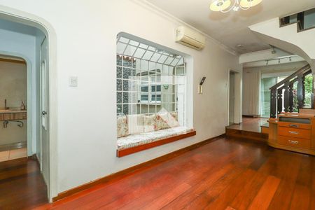 Sala de casa à venda com 3 quartos, 200m² em Rio Branco, Porto Alegre