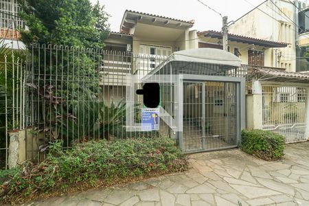 Casa à venda com 200m², 3 quartos e 1 vaga Casa à venda com 200m², 3 quartos e 1 vagaFachada