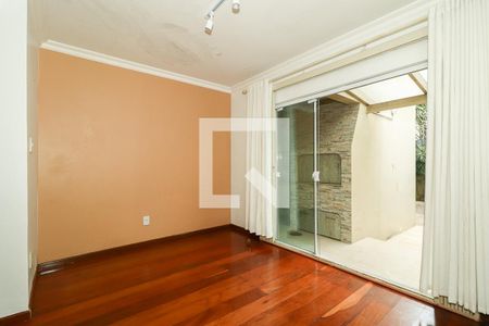 Sala de casa à venda com 3 quartos, 200m² em Rio Branco, Porto Alegre