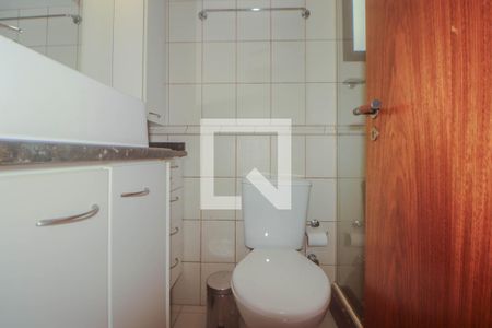 Banheiro de apartamento para alugar com 1 quarto, 41m² em Passo da Areia, Porto Alegre