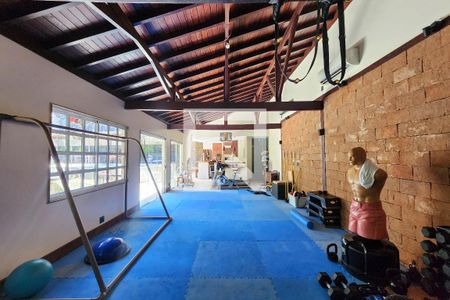 Casa à venda com 600m², 6 quartos e 3 vagas Casa à venda com 600m², 6 quartos e 3 vagasAcademia / Salão de Festas