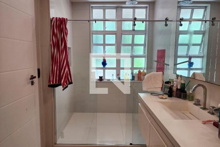 Casa à venda com 600m², 6 quartos e 3 vagas Casa à venda com 600m², 6 quartos e 3 vagasBanheiro da Suíte 2