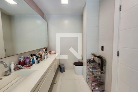 Casa à venda com 600m², 6 quartos e 3 vagas Casa à venda com 600m², 6 quartos e 3 vagasBanheiro da Suíte 2