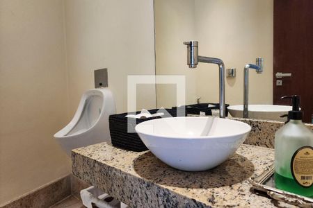 Casa à venda com 600m², 6 quartos e 3 vagas Casa à venda com 600m², 6 quartos e 3 vagasLavabo 3