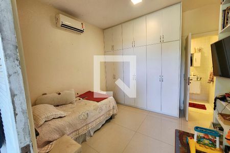 Casa à venda com 600m², 6 quartos e 3 vagas Casa à venda com 600m², 6 quartos e 3 vagasQuarto de Serviço