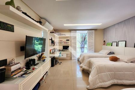 Casa à venda com 600m², 6 quartos e 3 vagas Casa à venda com 600m², 6 quartos e 3 vagasSuíte 1