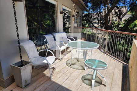 Casa à venda com 600m², 6 quartos e 3 vagas Casa à venda com 600m², 6 quartos e 3 vagasÁrea Externa