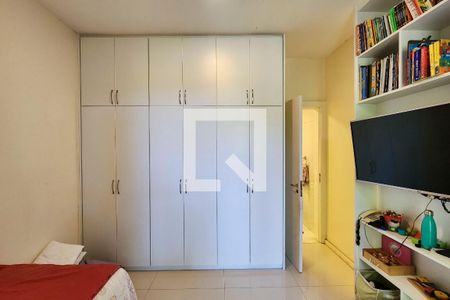 Casa à venda com 600m², 6 quartos e 3 vagas Casa à venda com 600m², 6 quartos e 3 vagasQuarto de Serviço