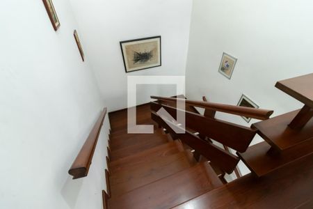 Casa para alugar com 400m², 5 quartos e 5 vagas Casa para alugar com 400m², 5 quartos e 5 vagasHall dos Quartos - Escada