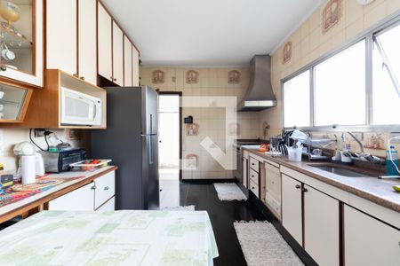 Casa para alugar com 400m², 5 quartos e 5 vagas Casa para alugar com 400m², 5 quartos e 5 vagasCozinha