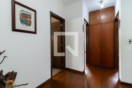 Casa para alugar com 400m², 5 quartos e 5 vagas Casa para alugar com 400m², 5 quartos e 5 vagasHall dos Quartos