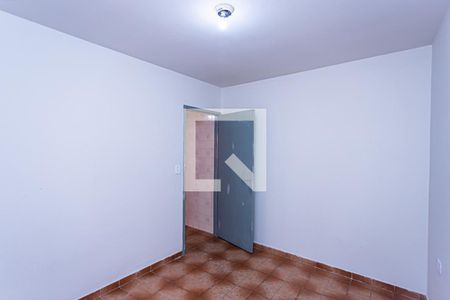 Quarto 2 de casa para alugar com 2 quartos, 50m² em Vila Zat, São Paulo