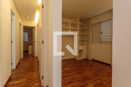 Corredor de apartamento à venda com 4 quartos, 110m² em Planalto Paulista, São Paulo