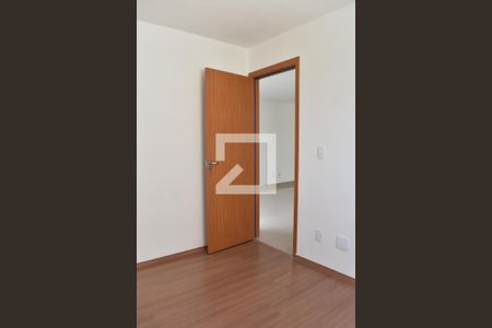 Quarto 2 de apartamento para alugar com 2 quartos, 44m² em Uberaba, Curitiba