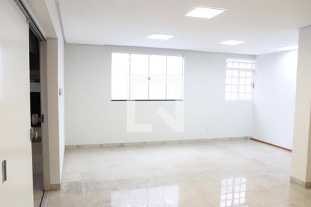 Sala 2 de casa para alugar com 7 quartos, 502m² em Setor Sul, Goiânia