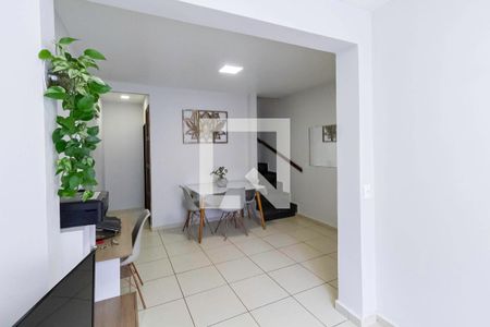 Sala de casa de condomínio à venda com 3 quartos, 102m² em Santa Rosa, Belo Horizonte