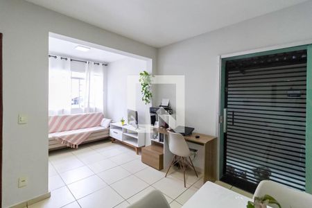 Sala de casa de condomínio à venda com 3 quartos, 102m² em Santa Rosa, Belo Horizonte