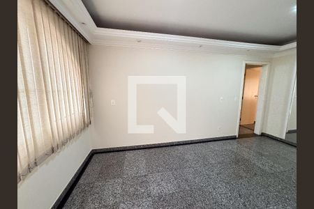 Casa à venda com 306m², 5 quartos e 5 vagasSala