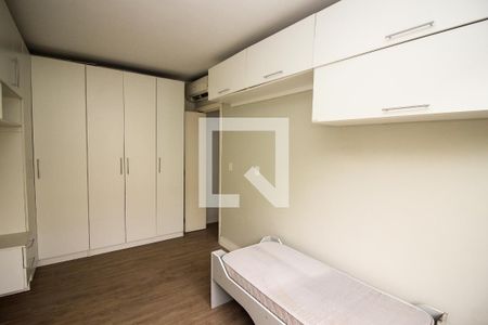 Quarto de apartamento à venda com 1 quarto, 60m² em Medianeira, Porto Alegre