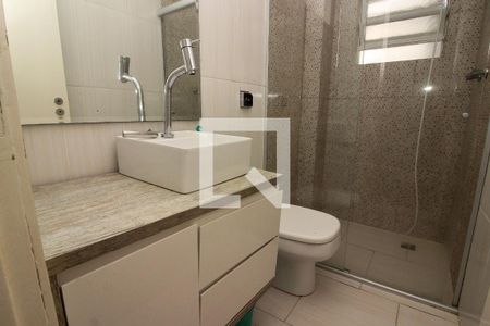 Banheiro de apartamento à venda com 1 quarto, 60m² em Medianeira, Porto Alegre