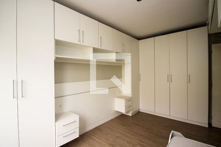 Quarto de apartamento à venda com 1 quarto, 60m² em Medianeira, Porto Alegre