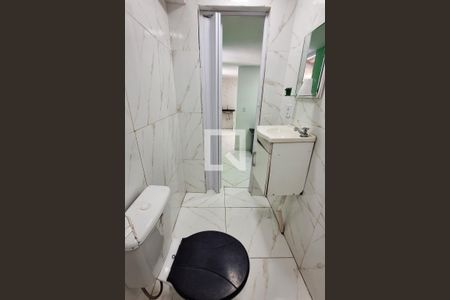 Banheiro de casa para alugar com 1 quarto, 60m² em Jardim Primavera, Duque de Caxias