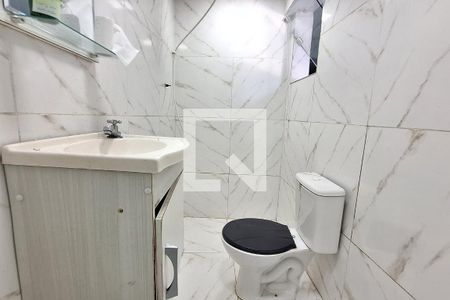 Banheiro de casa para alugar com 1 quarto, 60m² em Jardim Primavera, Duque de Caxias