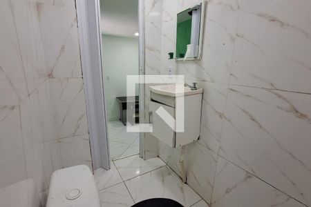 Banheiro de casa para alugar com 1 quarto, 60m² em Jardim Primavera, Duque de Caxias