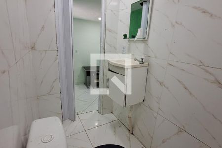 Banheiro de casa para alugar com 1 quarto, 60m² em Jardim Primavera, Duque de Caxias