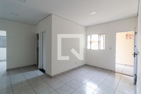 Sala de casa para alugar com 2 quartos, 60m² em Jardim Rosina, São Paulo