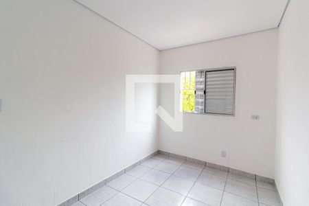 Quarto 2 de casa para alugar com 2 quartos, 60m² em Jardim Rosina, São Paulo