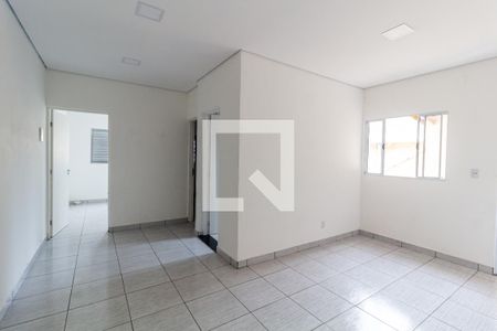 Sala de casa para alugar com 2 quartos, 60m² em Jardim Rosina, São Paulo