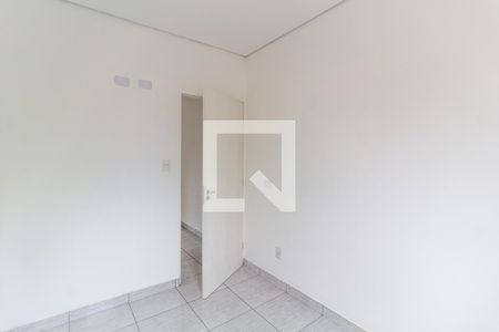 Quarto 1 de casa para alugar com 2 quartos, 60m² em Jardim Rosina, São Paulo