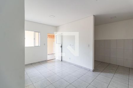 Sala de casa para alugar com 2 quartos, 60m² em Jardim Rosina, São Paulo