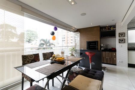 Sala de apartamento à venda com 3 quartos, 122m² em Vila Gumercindo, São Paulo