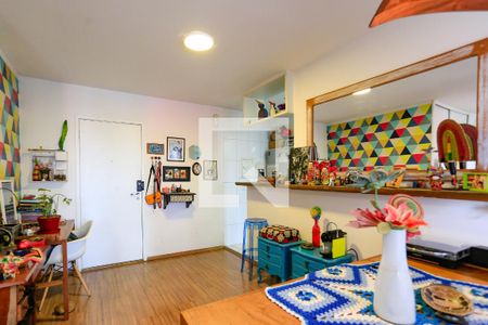 Sala de Estar de apartamento à venda com 2 quartos, 77m² em Jardim Arpoador, São Paulo