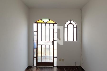 Sala de casa de condomínio para alugar com 2 quartos, 45m² em Santa Mônica, Belo Horizonte