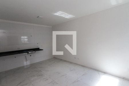 Sala e cozinha de apartamento para alugar com 2 quartos, 43m² em Vila Ema, São Paulo