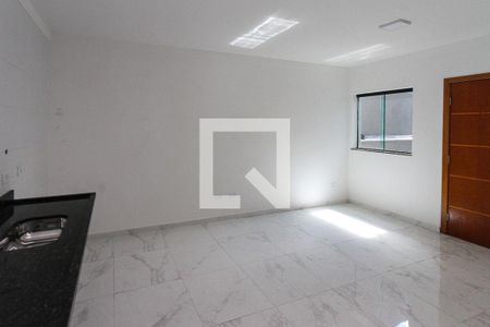 Sala e cozinha de apartamento para alugar com 2 quartos, 43m² em Vila Ema, São Paulo