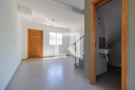 Sala de casa de condomínio à venda com 2 quartos, 60m² em Vila Nova, Porto Alegre