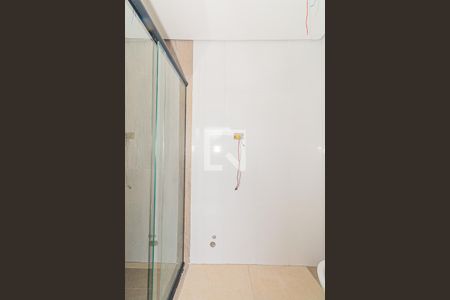 Banheiro de kitnet/studio para alugar com 1 quarto, 25m² em Vila Mazzei, São Paulo