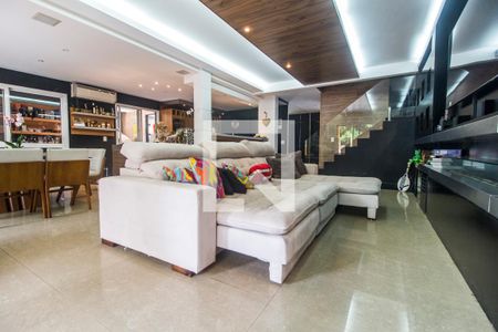 Sala de TV de casa de condomínio à venda com 3 quartos, 310m² em Tamboré, Santana de Parnaíba