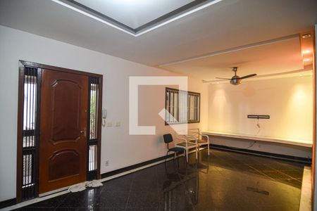 Sala de casa à venda com 4 quartos, 400m² em Itaipu, Niterói