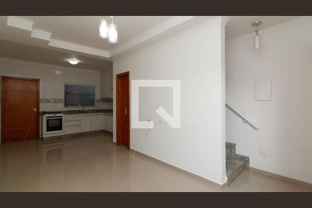 Sala de casa de condomínio para alugar com 2 quartos, 80m² em Vila Euthalia, São Paulo